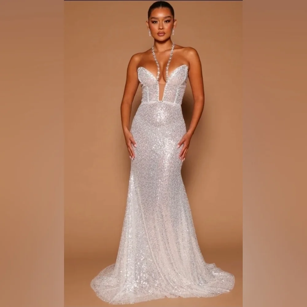 Elegant White Sequin Gown - Picture 1 of 3